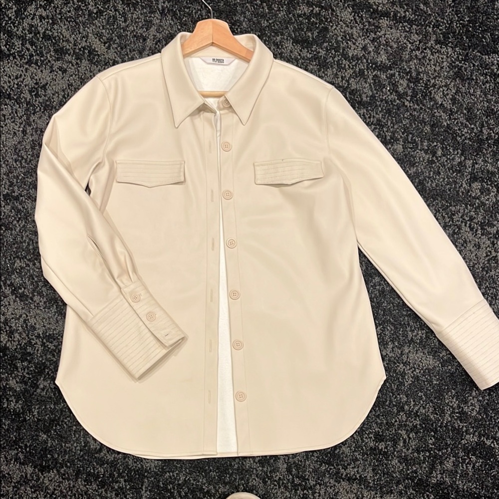 BB DAKOTA STEVE MADDEN faux leather Beige Button-Up Shirt size medium